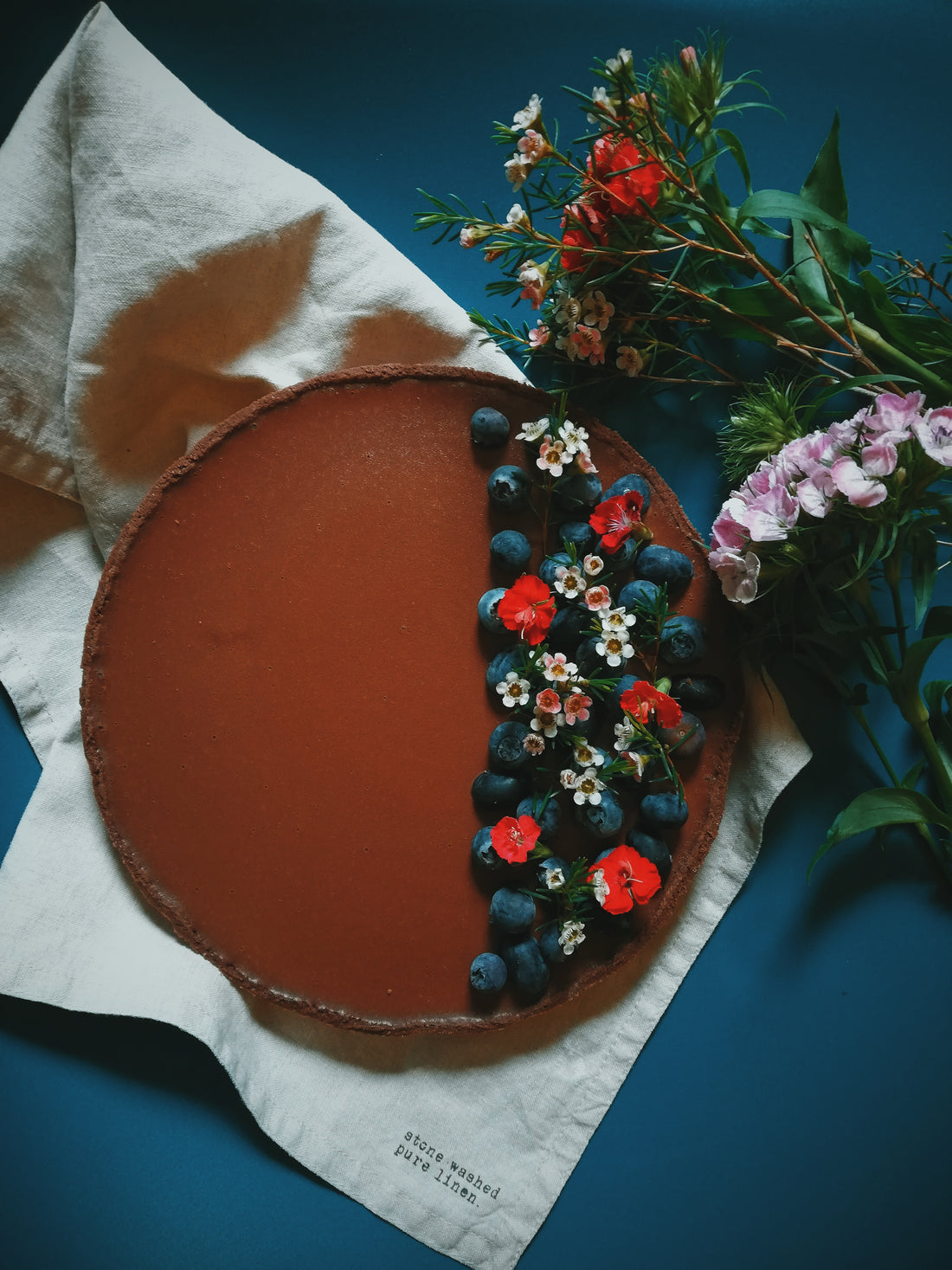 Tarta cu ciocolata si afine