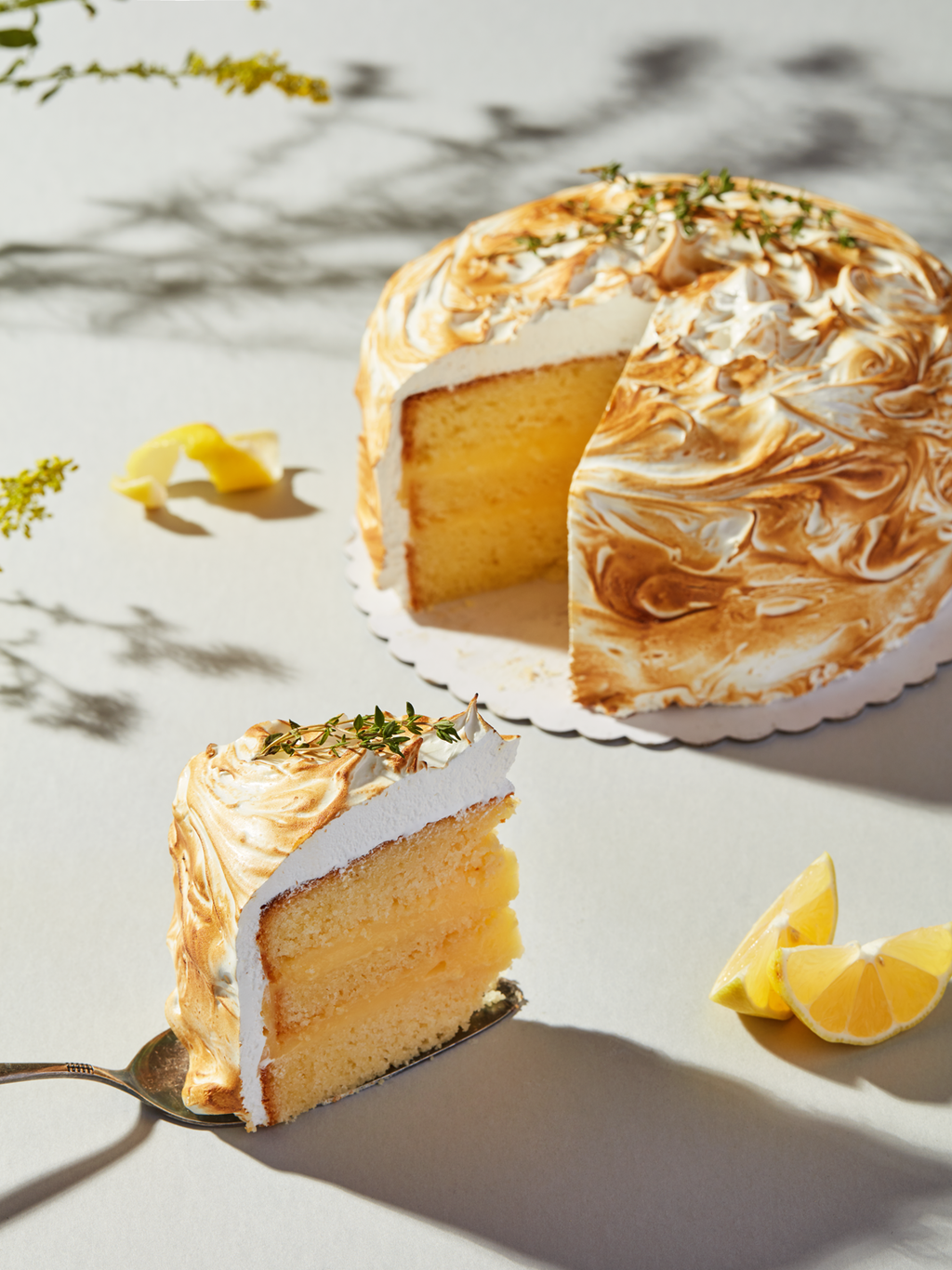 Tort cu crema de lamaie si bezea flambata