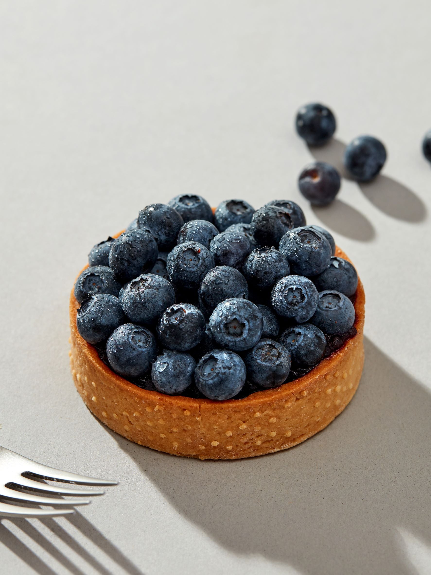 Tarta cu crema de vanilie si afine