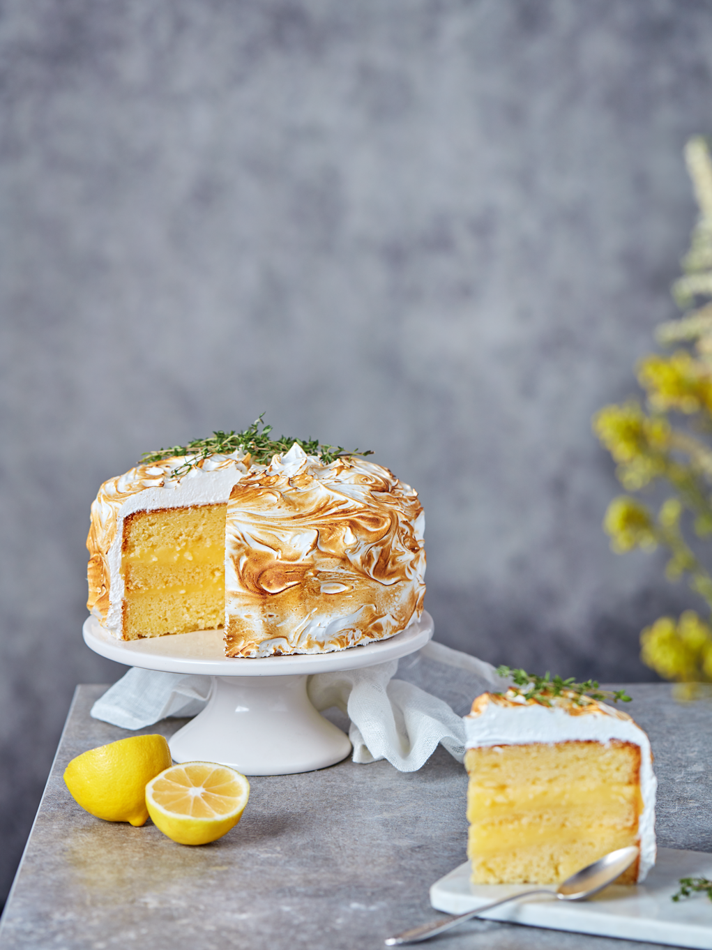 Tort cu crema de lamaie si bezea flambata
